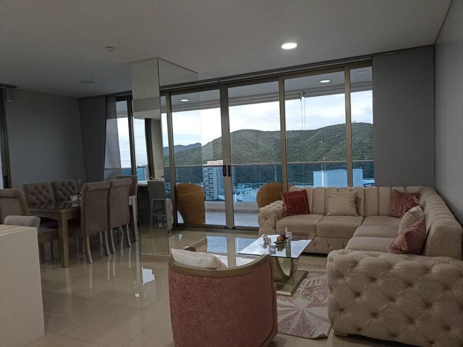 Apartamento en piso 20 con vista espectacular al mar, Sierra Nevada y Jardín privado en Santa Marta Exterior foto